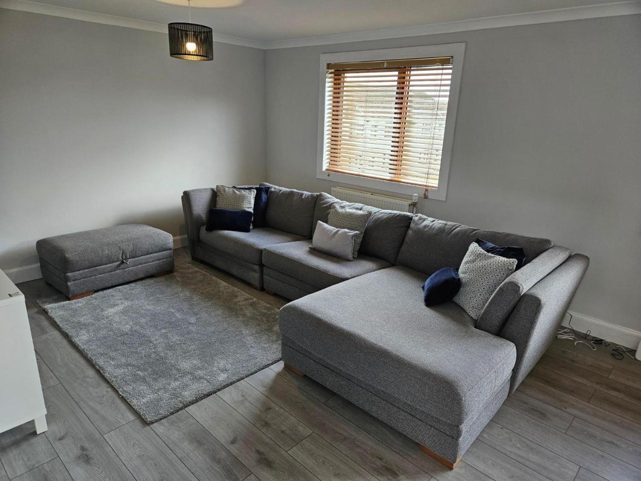NO 40 3 bed all with smart tv FULLY FITTED KITCHEN Spacious living accommodation FREE PARKING ideal for TRADES reduction for LONG STAYS part of Langley Cottages and Apartments — 4-Star Luxury Hotel in Wick, United Kingdom