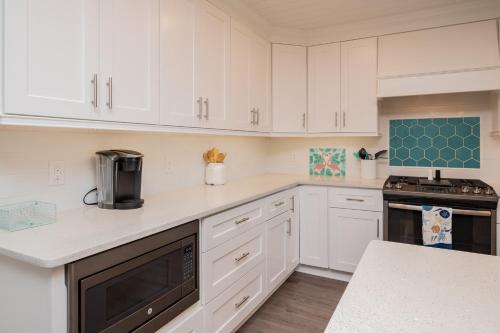 Mermaid Manor by Oak Island Accommodations - photo 43