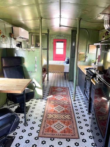 Midnight Train to Marfa 1948 Caboose — Marfa — photo 5