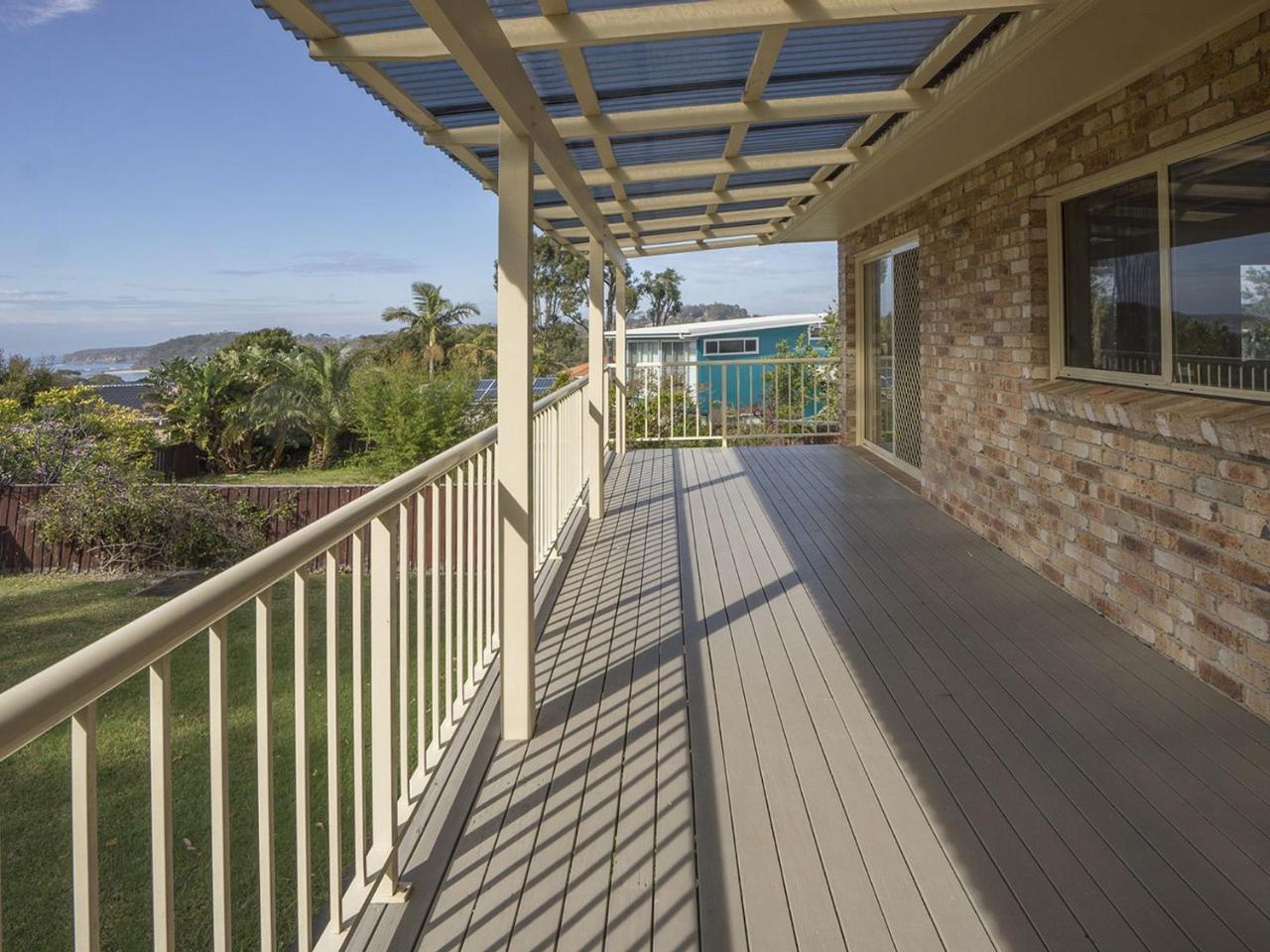 Beach Dreaming coastal retreat walk to beach in Mollymook, Australia