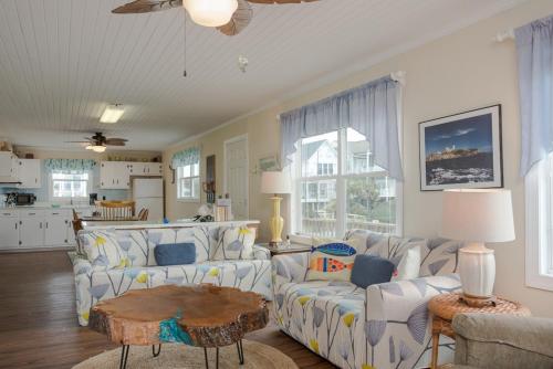 The Beach Fact Oar by Oak Island Accommodations - photo 8