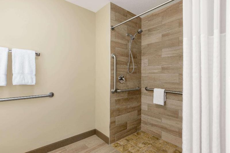 Hawthorn Suites by Wyndham Columbus Fort Benning - photo 16