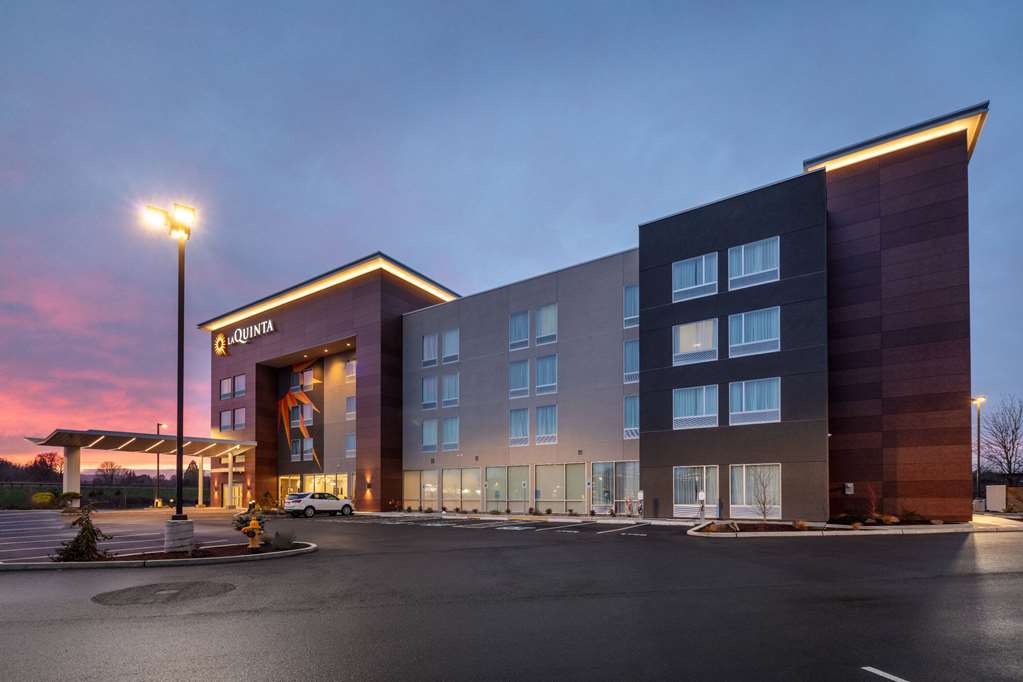 La Quinta Inn & Suites by Wyndham Centralia - photo 10