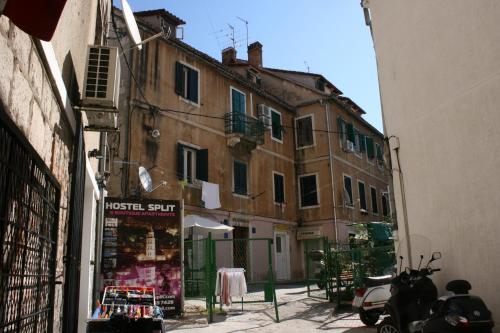 Rooms by the sea Split 6973 - carbon neutral hotel in Split