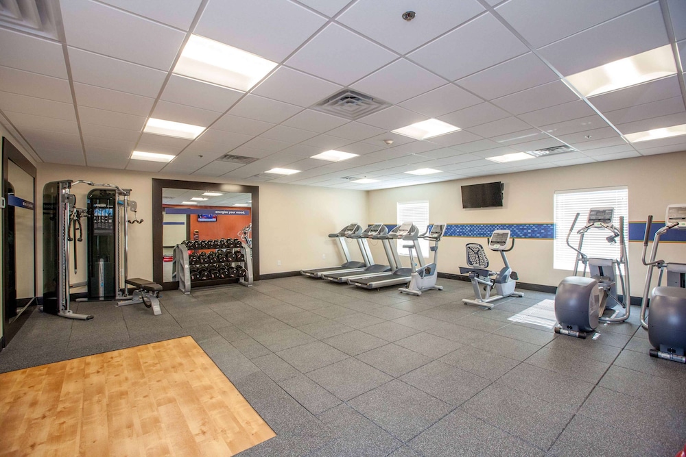 Hampton Inn Emerson LakePoint - photo 20