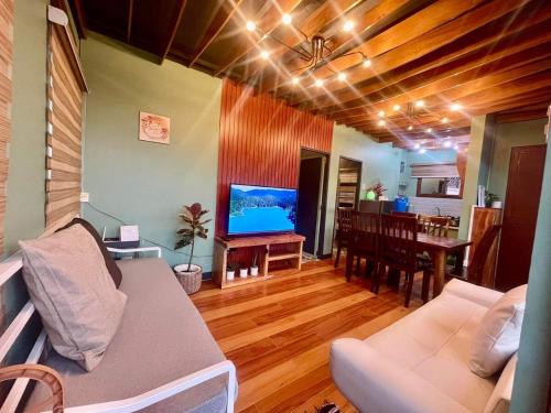 Newlives Transient 1 Atok Trail 2nd floor — hotel near Loakan Airport