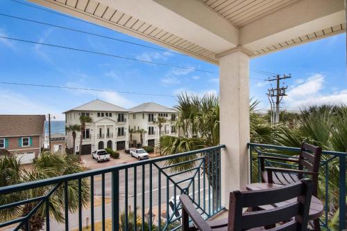 Neptune's Nook - carbon neutral hotel in Destin