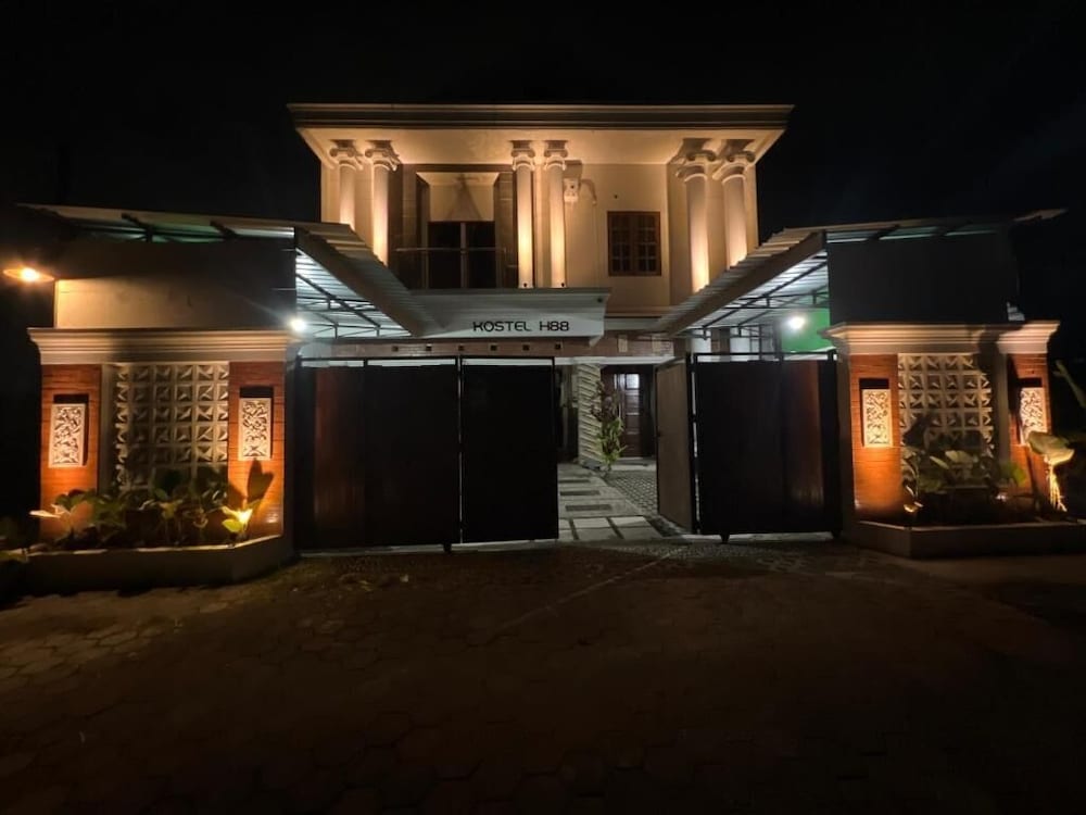 Kostel H88 - last minute hotel in Depok
