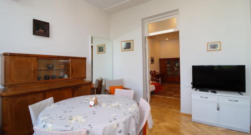 City Center Charm Family Apartment By Wehost