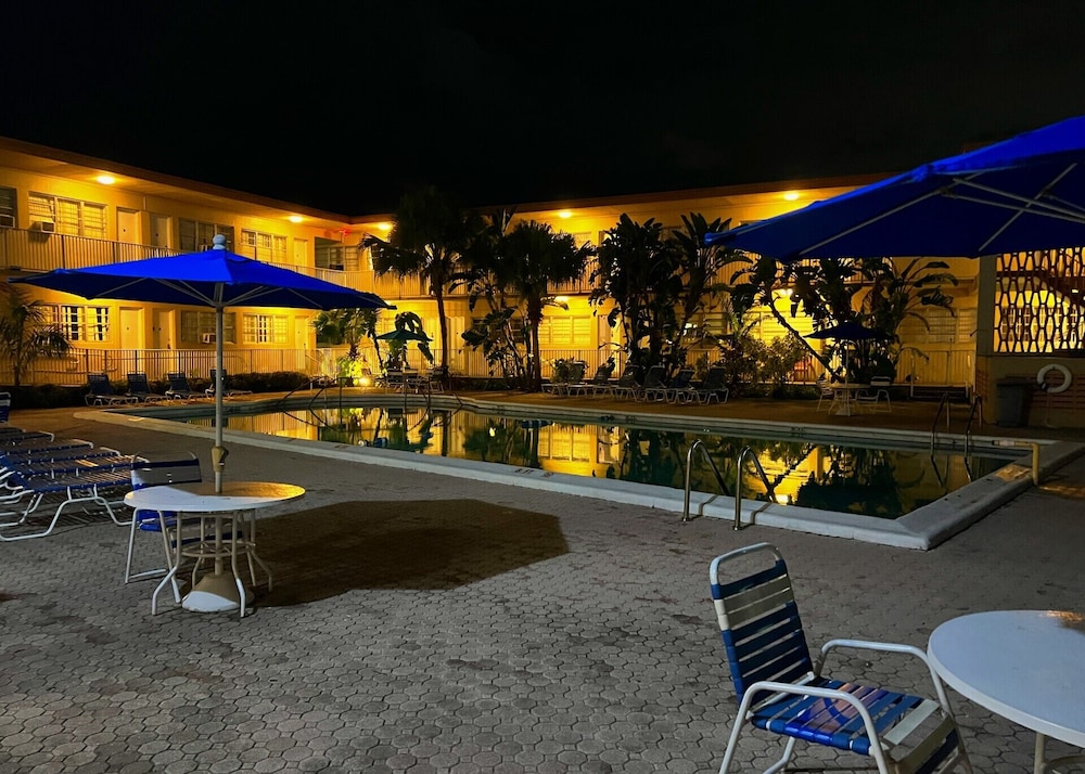 Bposhtels Hollywood Florida Hostel - photo 17
