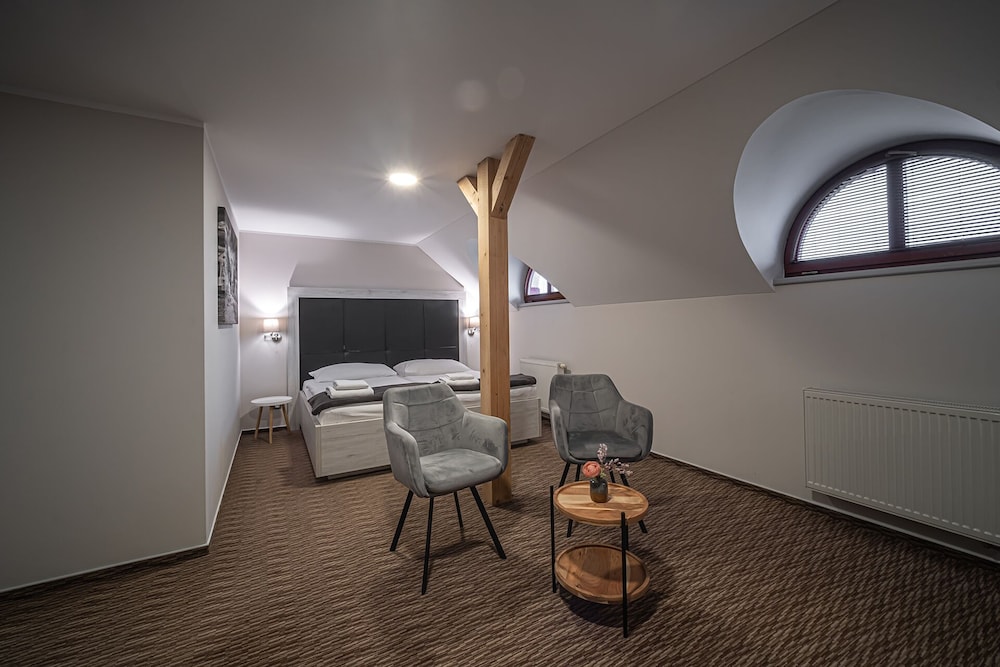 Hotel Grunt — Kosmonosy — photo 4