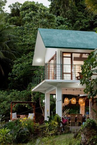 Villa Kulintang — 4-Star Luxury Hotel in Donsol, Philippines