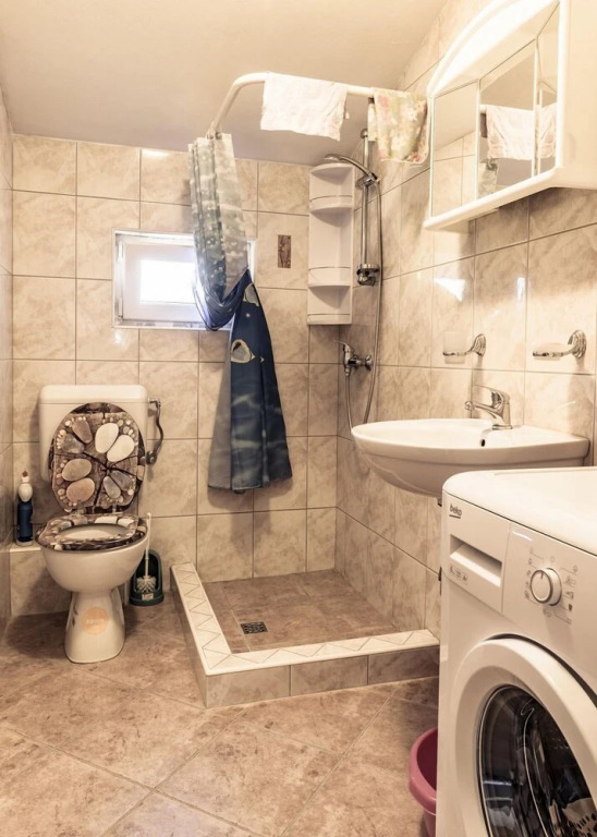 Toma 5m From the sea With Parking A2 in Karlobag, Croatia