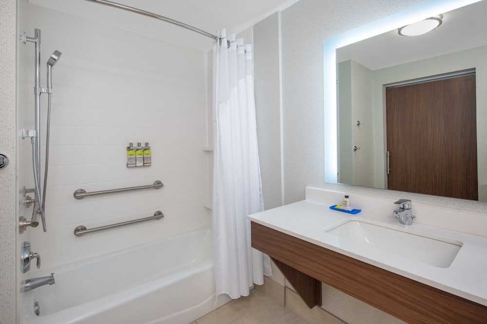 Holiday Inn Express & Suites Chico by IHG - photo 15