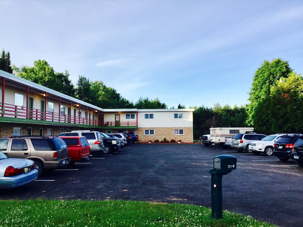 Cedars Motel — hotel in Ironwood