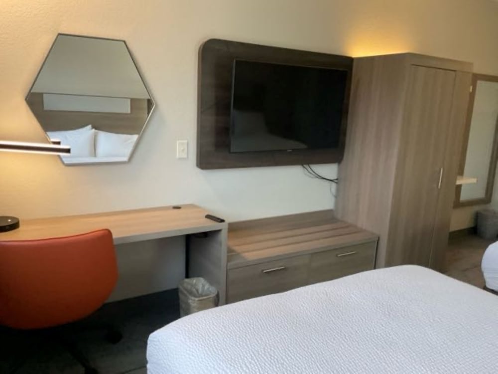 Holiday Inn Express Wichita North Park City by IHG - photo 9