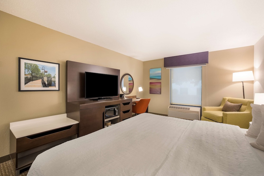 Hampton Inn McHenry - photo 16