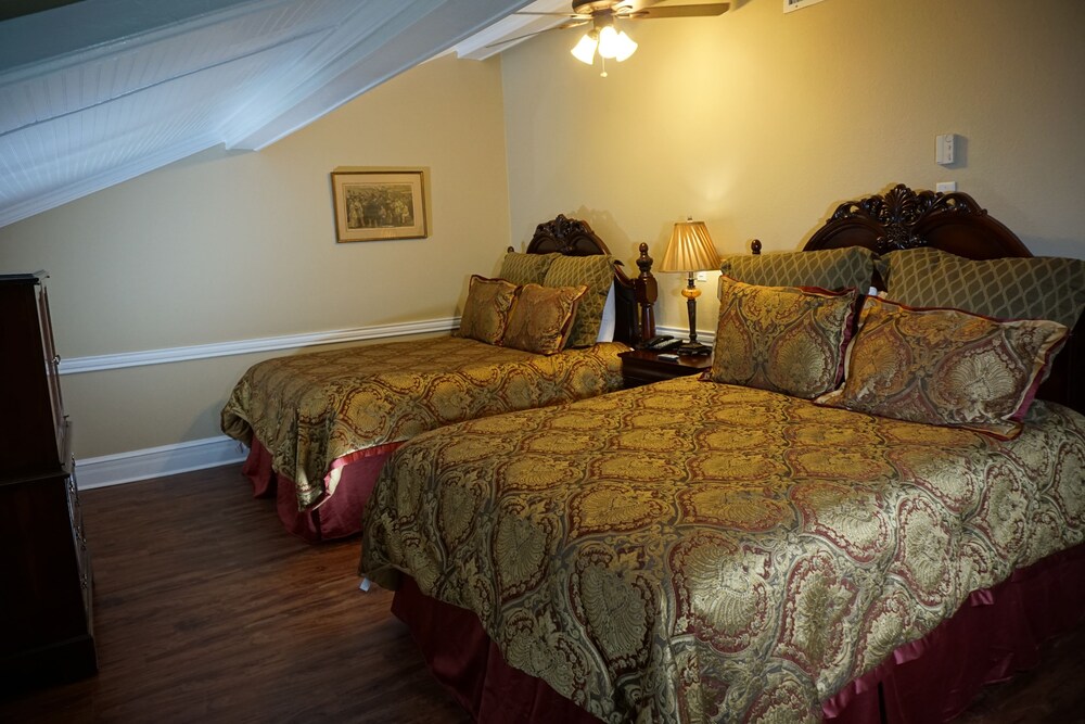 New World Inn Downtown Pensacola - photo 11