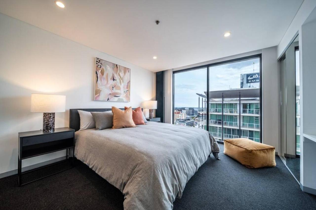 Onyx on North Tce CBD Penthouse Pool Parking — 4-Star Luxury Hotel in Adelaide, Australia