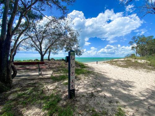 A Yearenda Water Views 3BR Steps to the Beach — hotel in Burrum Heads