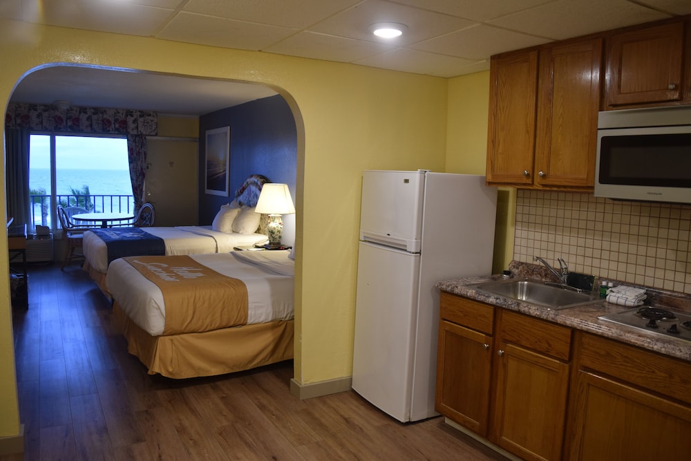 Days Inn by Wyndham Panama City Beach Beachfront Resort - photo 11