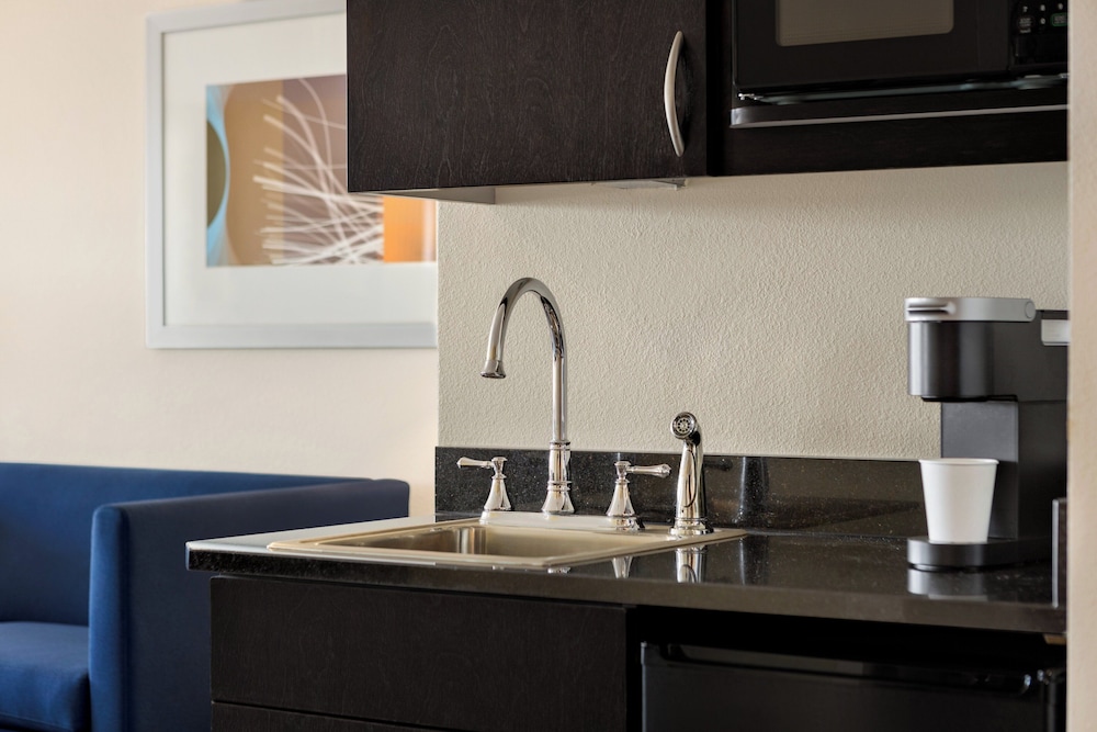 Holiday Inn Express & Suites Colorado Springs Central by IHG - photo 31