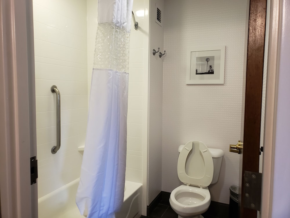 Hampton Inn & Suites Newtown - photo 110