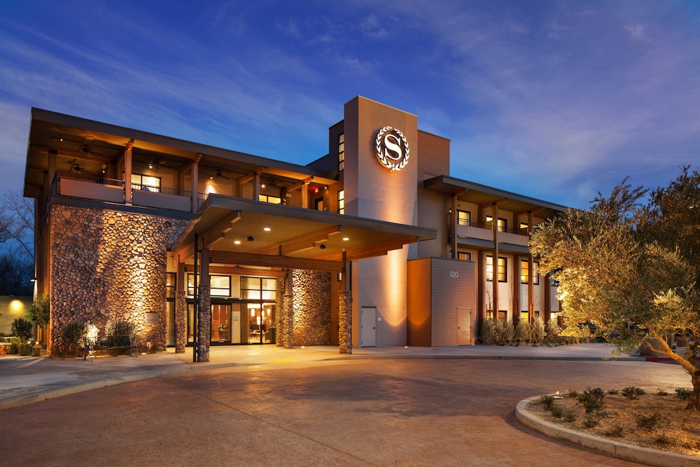 Sheraton Redding Hotel at the Sundial Bridge - featured photo