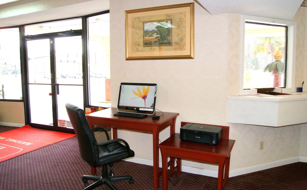 Red Carpet Inn - photo 7