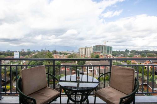 Stylish 2 Bedroom with King Bed Gym children playground and Panoramic Views