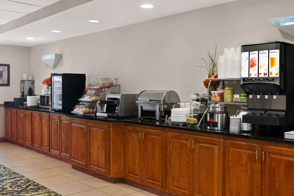 Wingate by Wyndham Bentonville AR - photo 6