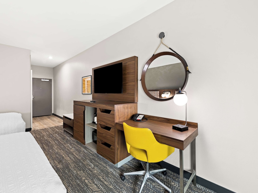 Hampton Inn Longview - photo 15