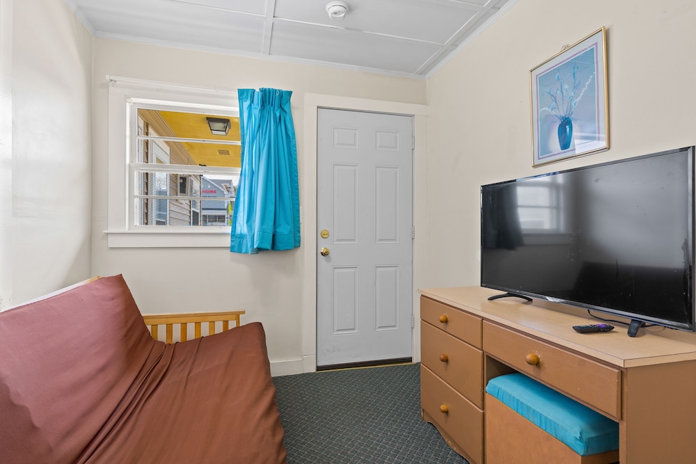 Beach Motel & Suites - photo 6
