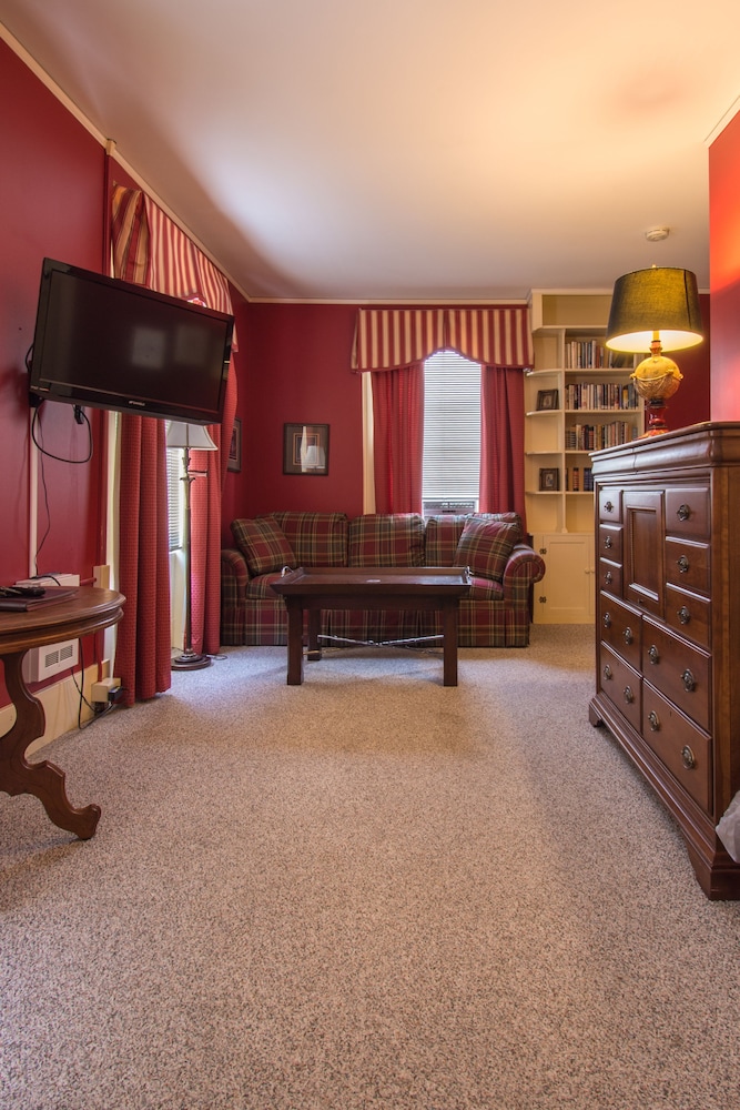 The Lincklaen House - photo 7