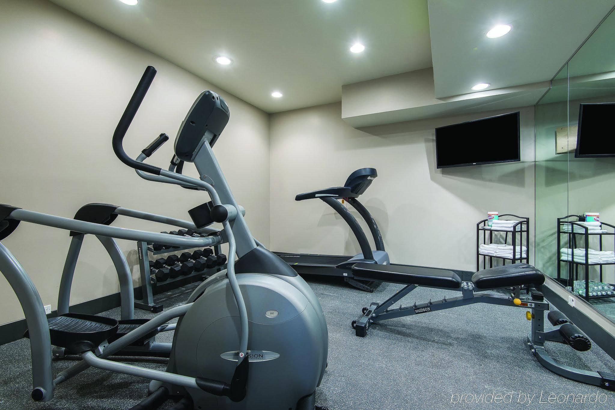 La Quinta Inn & Suites by Wyndham Brooklyn East - photo 20