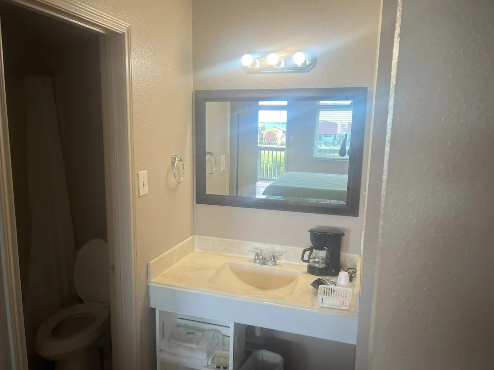 The 409 Bolivar Beach Hotel - photo 16