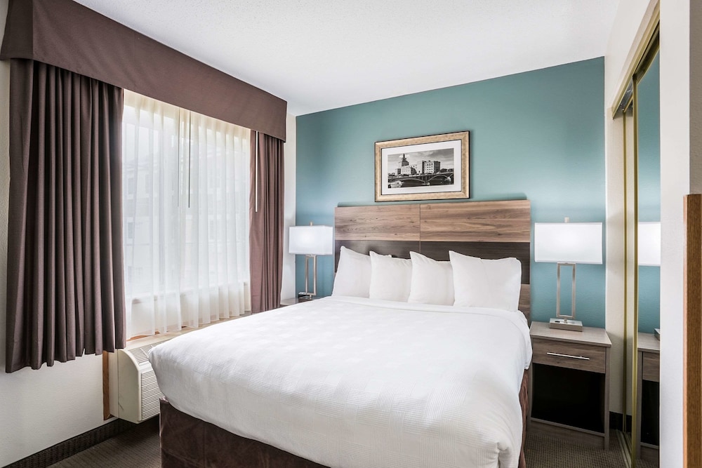 MainStay Suites Cedar Rapids North Marion - photo 23