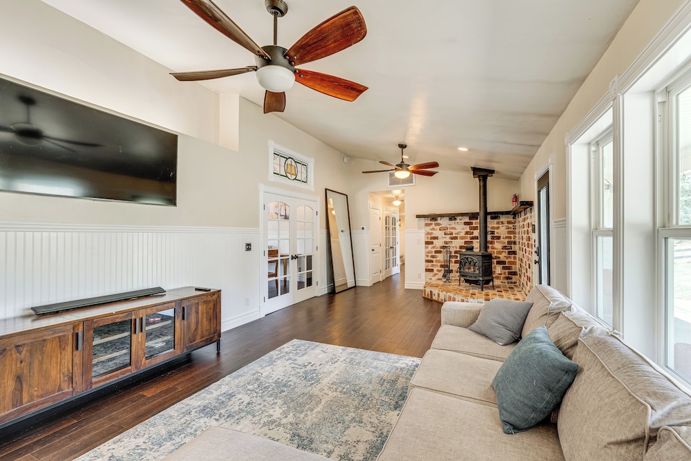 10 Mi to Folsom Lake: Tranquil Family Getaway — hotel in Placerville