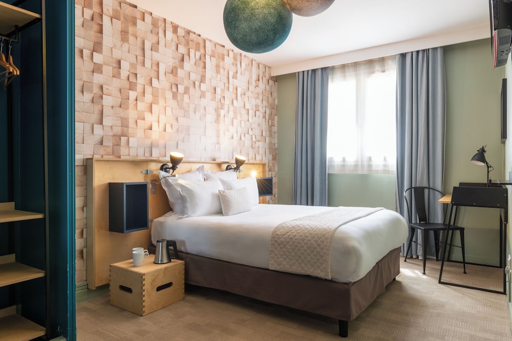 Hotel Bootcamp — Issy Les Moulineaux