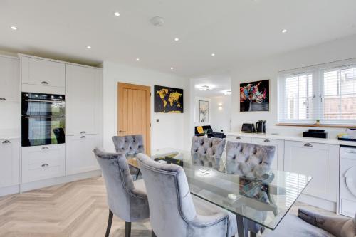 Kestrel Gardens Five Bedroom Homes — 4-Star Luxury Hotel in Great Dunmow, United Kingdom