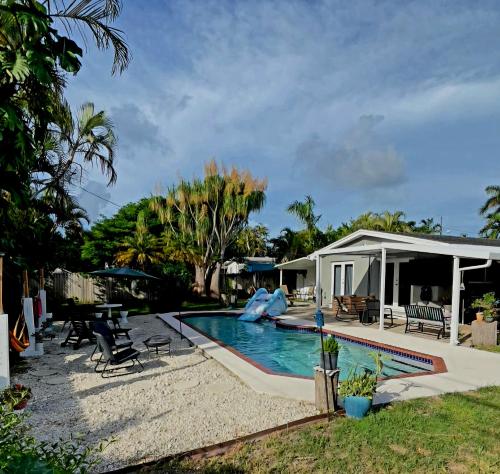 Pool House Resort heated swimming pool private duplex — hotel in Cutler Bay