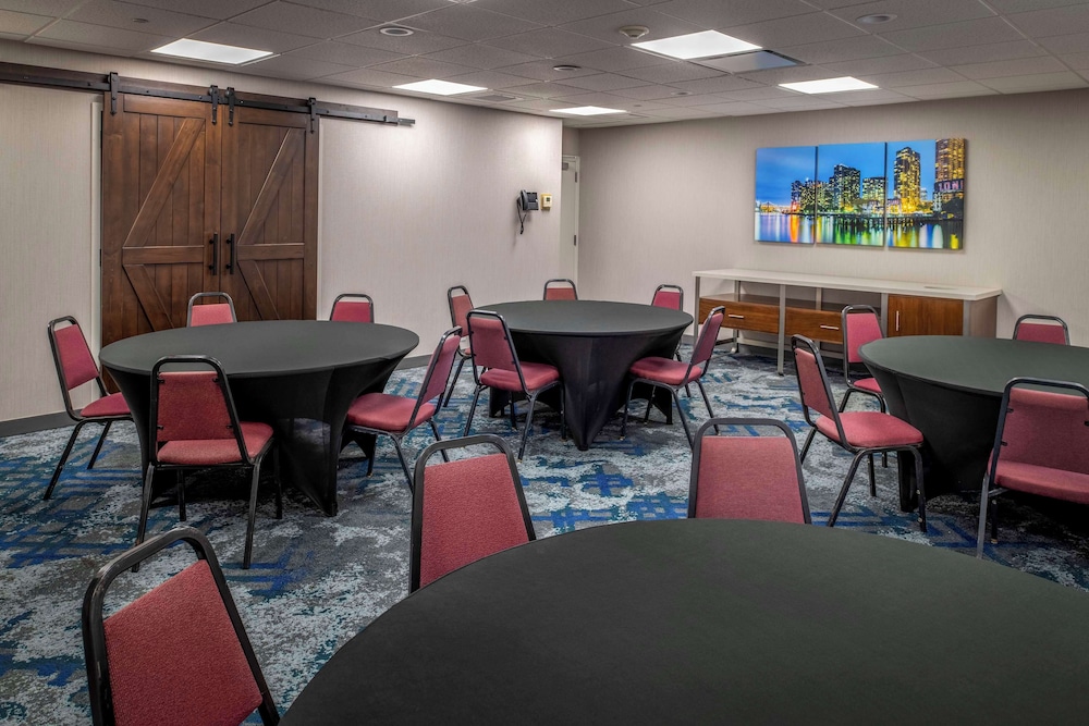 Hampton Inn Long Island Commack - photo 35