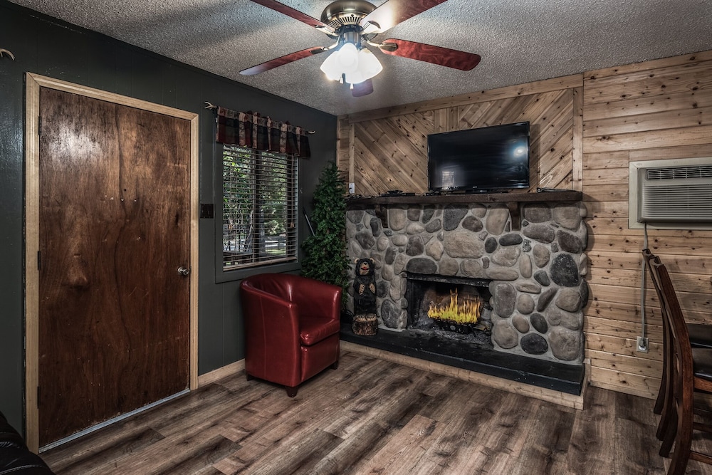 Upper Canyon Inn & Cabins - photo 92