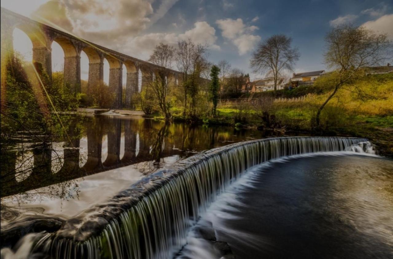 Viaduct View Cefn Coed — 4-Star Luxury Hotel in Merthyr Tydfil, United Kingdom
