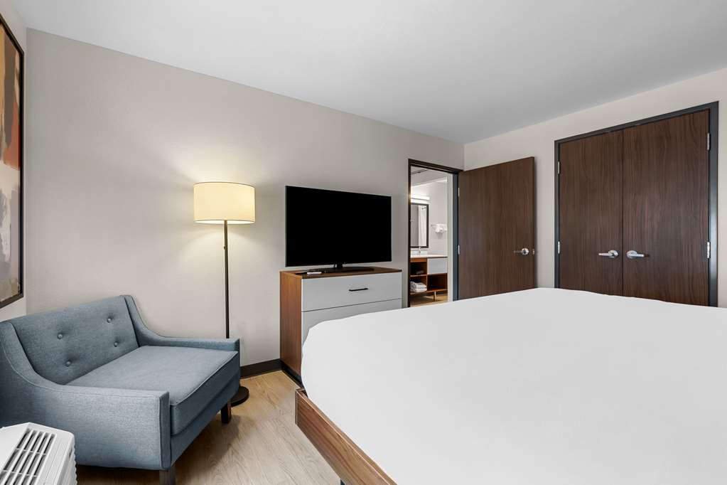 Everhome Suites Fayetteville near Fort Bragg - photo 22