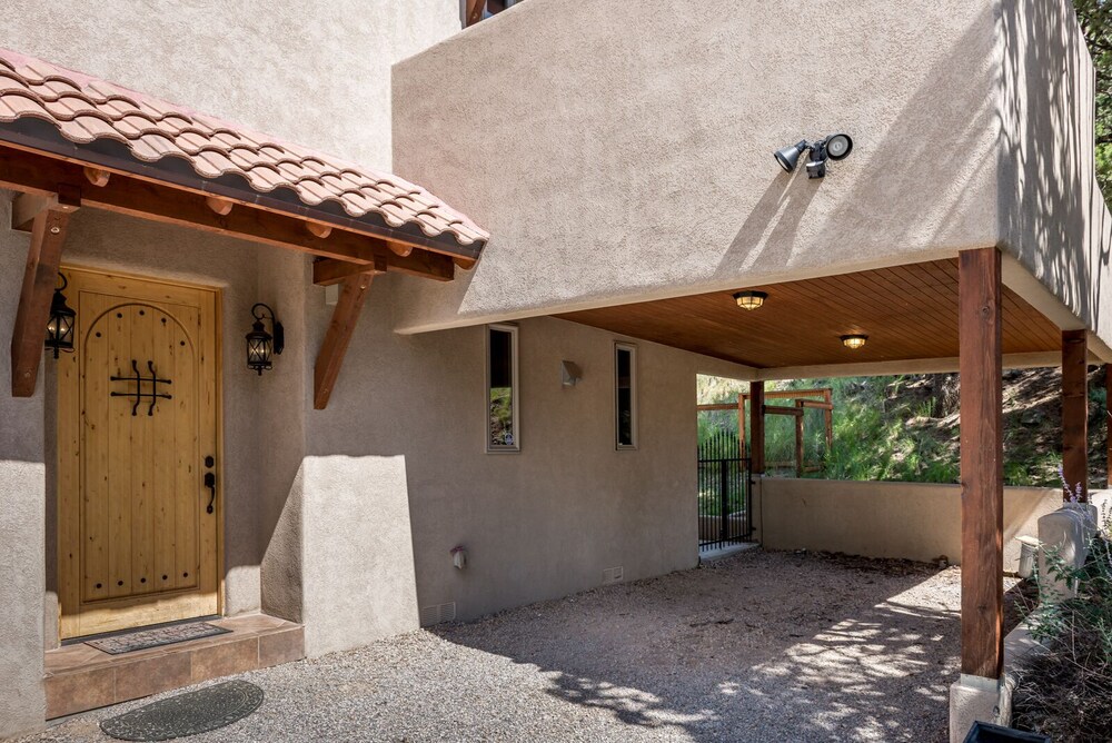 Adobe Mountain Views Four bedroom Holiday Home — 4-Star Luxury Hotel in Ruidoso, United States
