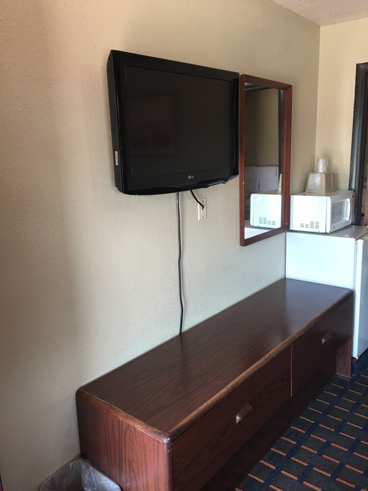 Best Value Inn Motel Sandusky - photo 40
