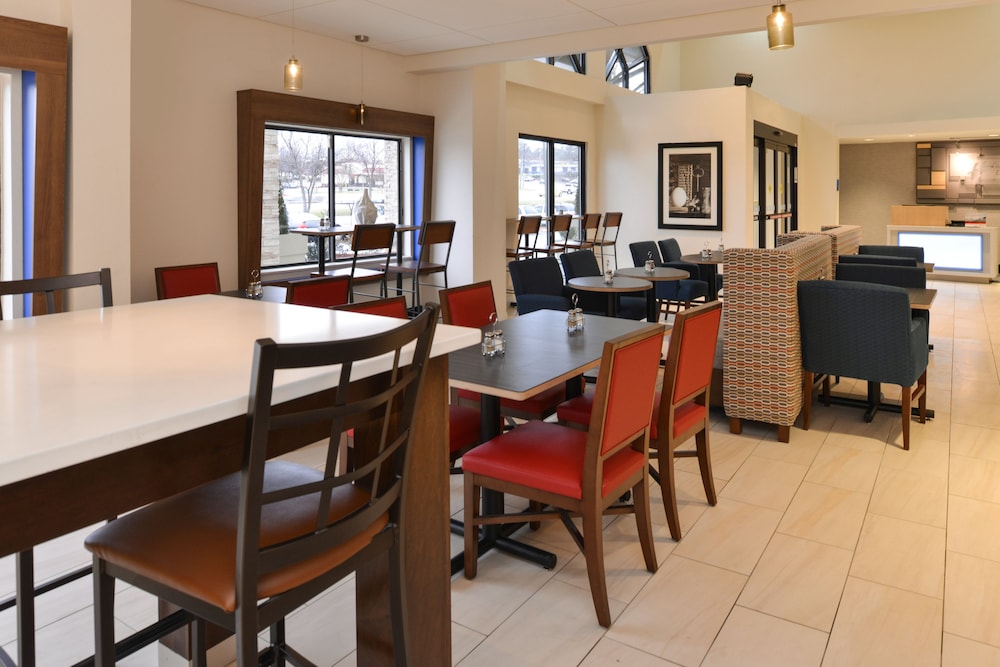 Holiday Inn Express & Suites Raleigh NE Medical Ctr Area by IHG - photo 43