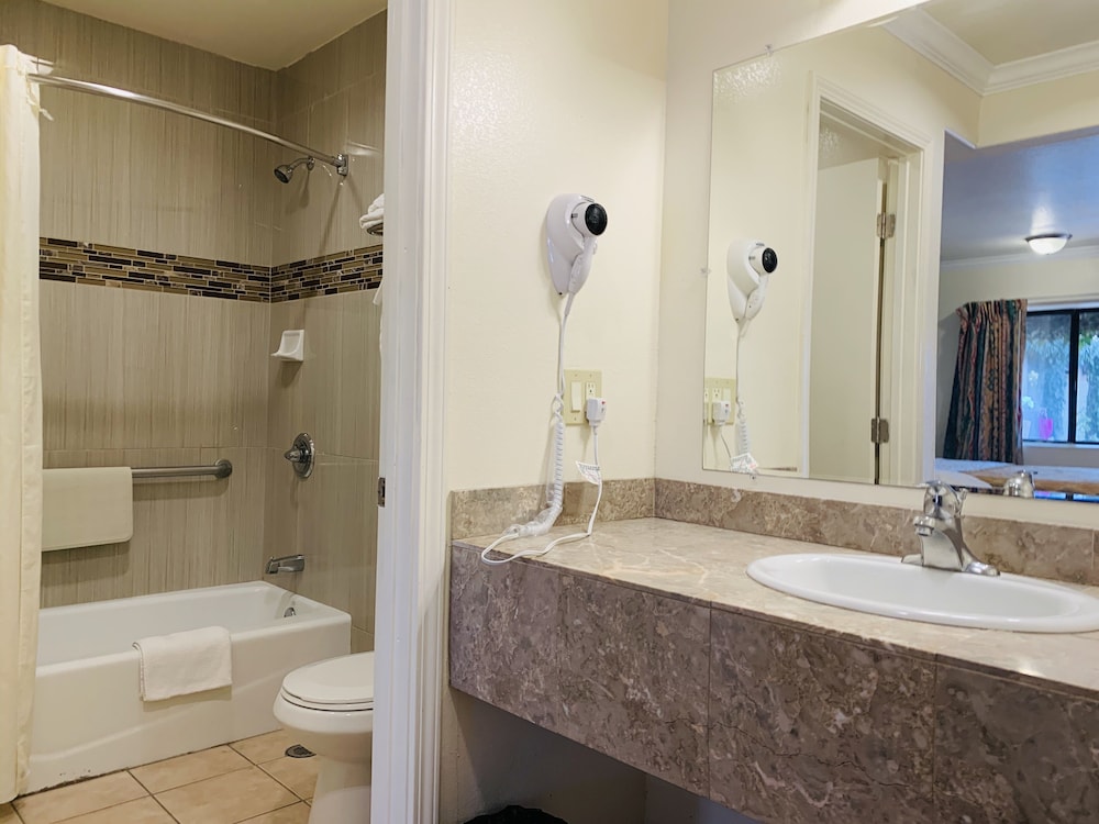 Monterey Oceanside Inn - photo 3