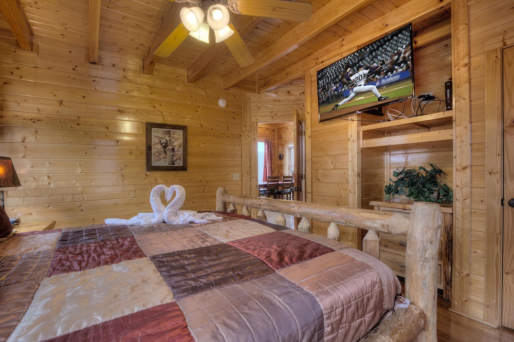 Lasting Impressions #240 — 4-Star Luxury Hotel in Sevierville, United States